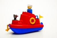 Игрушка пластмассовая "Кораблик пожарный"
