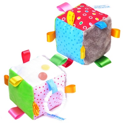 Игрушка развивающая  "Кубик с петельками"