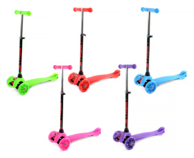 Самокат трехколесный